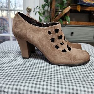 AEROSOLES Brown Suede Cutout Heels